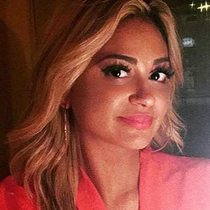 Meet your Posher, Lara
